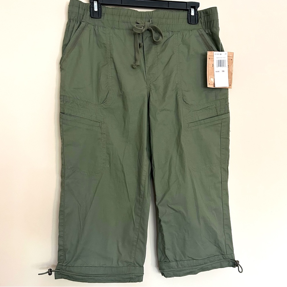 NWT Democracy Women’s High Rise Olive Green Baggy Cargo Capri Pants